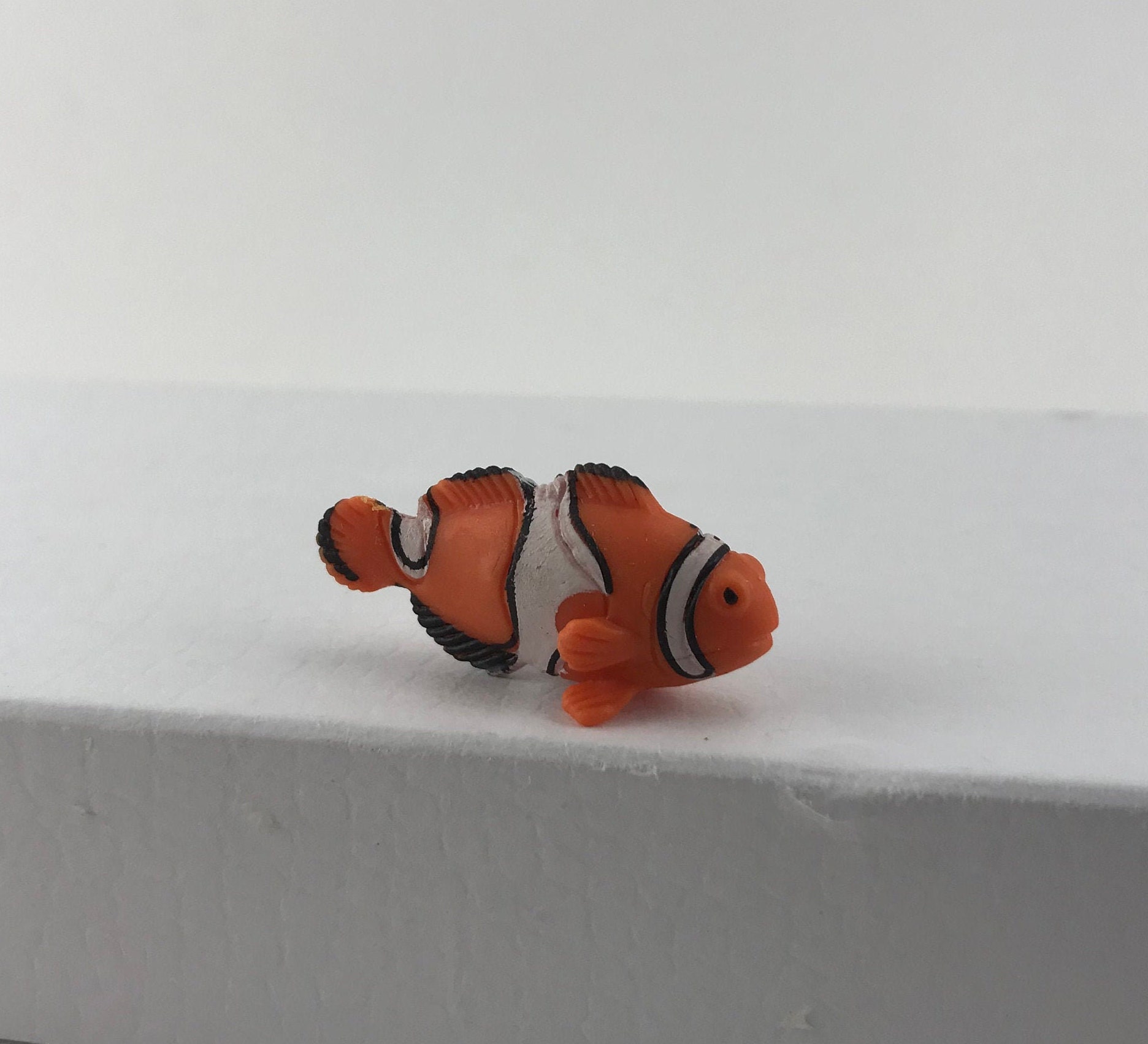 TEHAUX Fake Fish Model Mini Goldfish Figurines, Red Goldfish Miniature Fish  Set Dollhouse 1:12 Scale Goldfish Miniature Fairy Garden Mini Fish