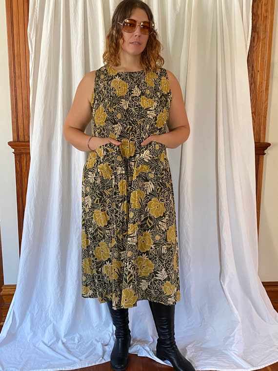 Vintage handmade sleeveless floral print dress wit