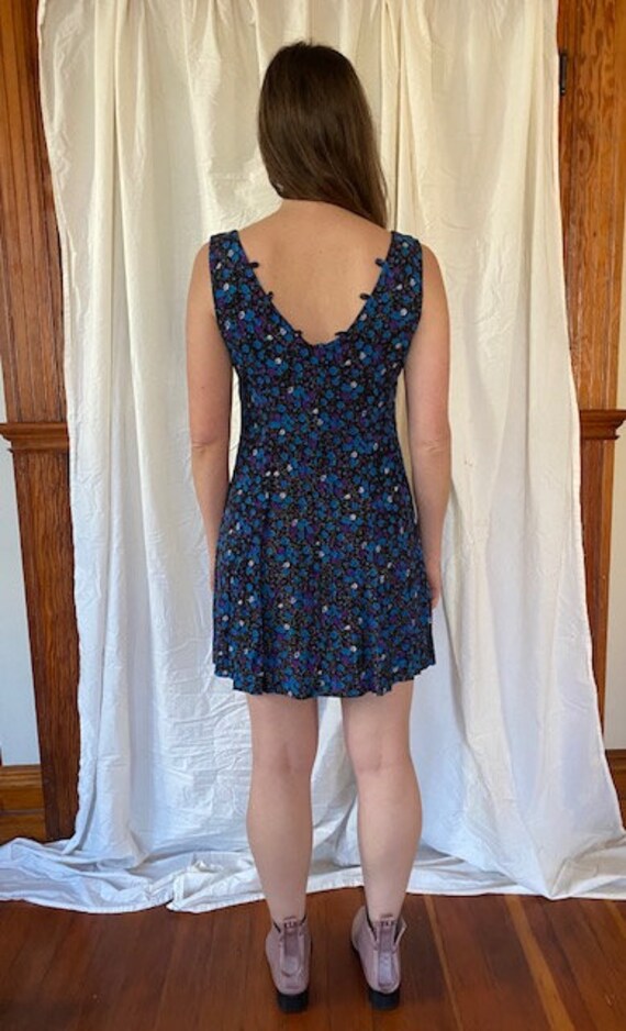 1990s rayon floral print dress with pearl buttons - image 6