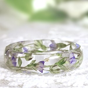 Resin Ring with pressed Star Violets and Gypsophila / Botanical Ring / Ring for Her / Purple Floral Ring / Natural Flower Ring / Flower gift