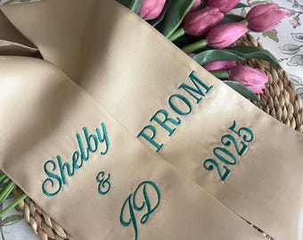 Ruban personnalisé pour bal de promo, écharpe pour bouquet de bal avec nom, écharpe pour bouquet de bal, nœud papillon esprit d'école, écharpe pour bouquet monogrammée