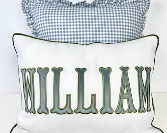 Housse de coussin monogrammée, polices, couleurs et nom personnalisés