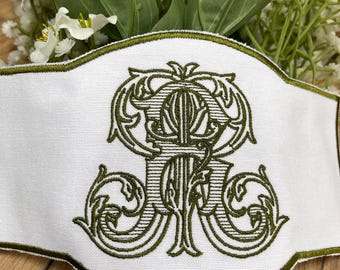 Personalisierter Brautstrauß-Banderole mit gesticktem Monogramm – Individuell gestaltetes Hochzeitsband für die Braut
