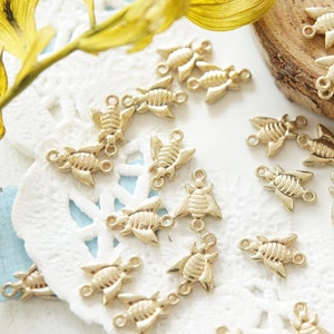20 pcs Honey Bee Connector Charm  (6mm9mm) Two loops AZ1490
