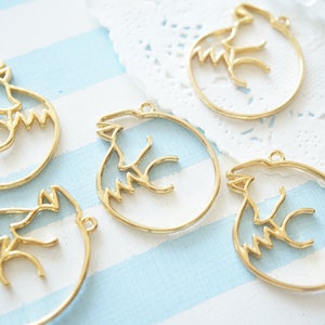 2-5 pcs Open Bezel Charm (29mm33mm) Curled up Fox AZ1239