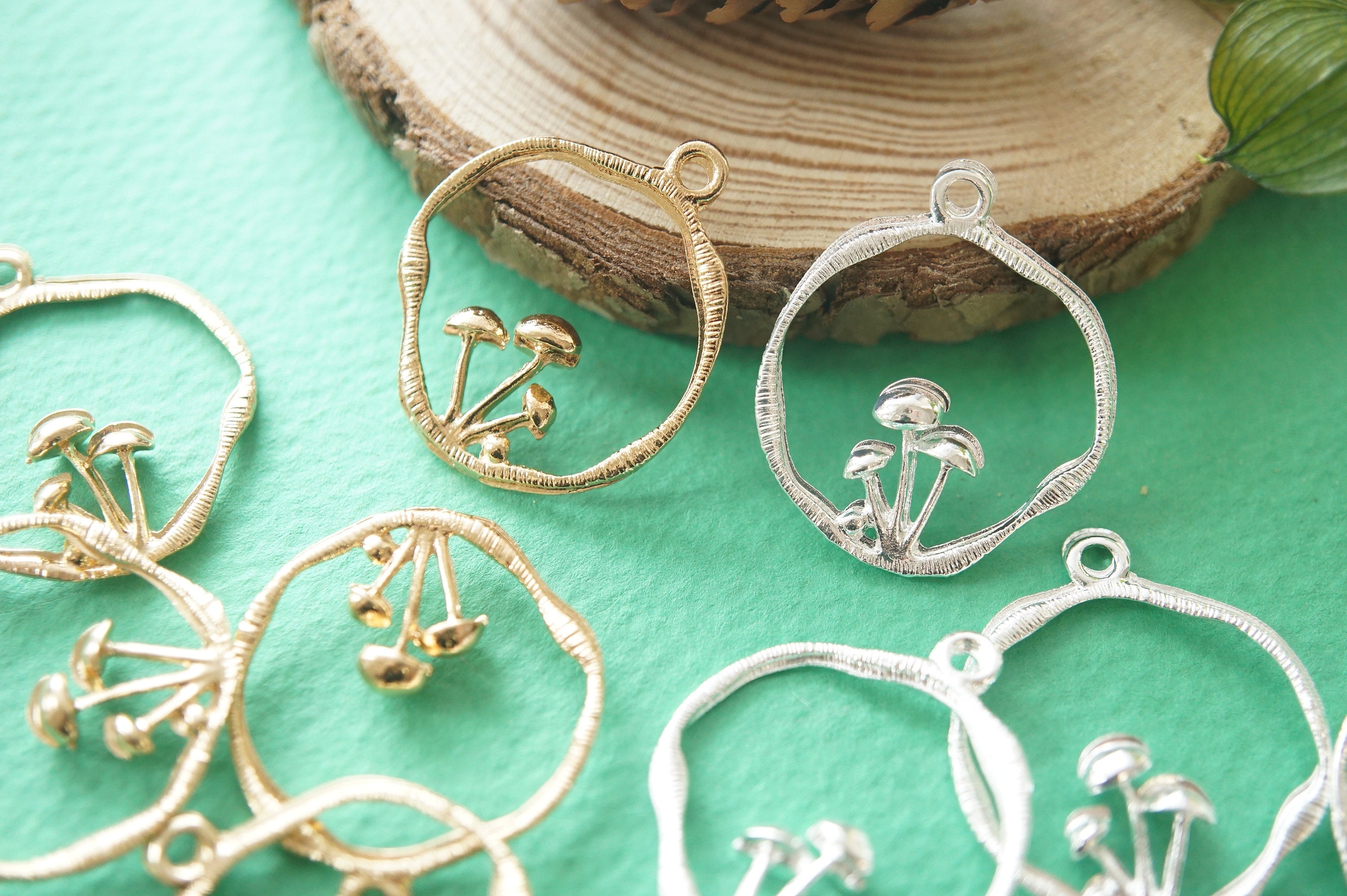 2-5 pcs Open Bezel Charm /Mushrooms Hoop (23mm24mm) AZ1171