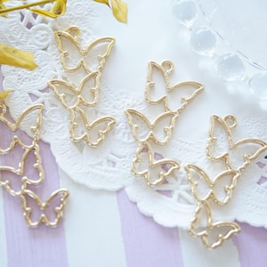 4 pcs Open Bezel Charm /Three Butterflies (17mm32mm) AZ1365