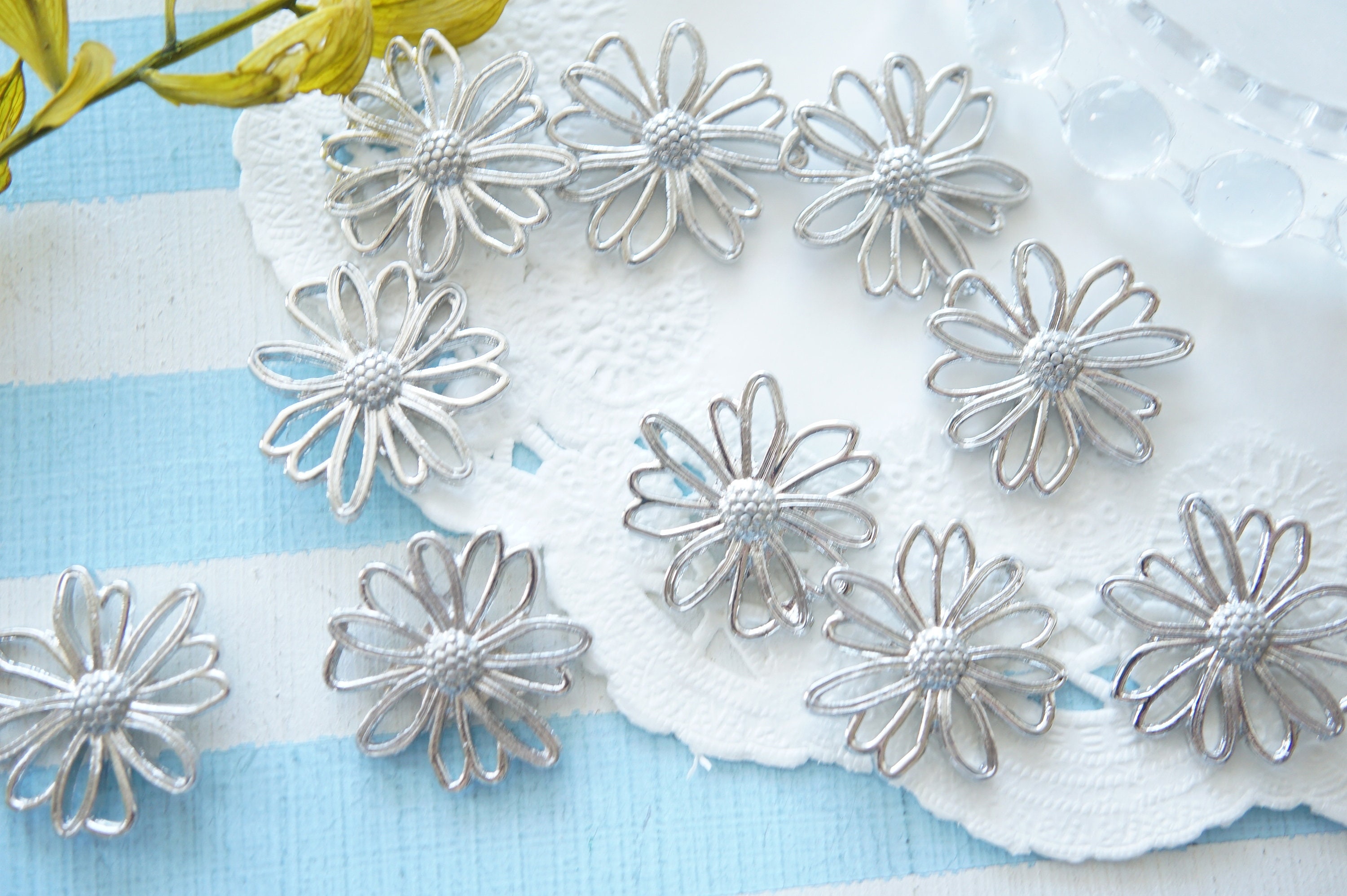 Daisy ꔛ‬ෆ様 Daisy SVG - Flower SVG - Spring SVG - Digital Download