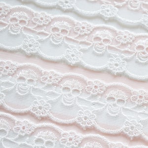 Skull Lace Trim 30mm wide Black / White image 5