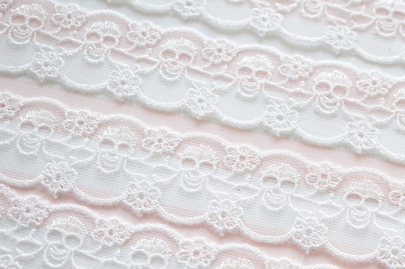 Skull Lace Trim 30mm wide Black / White image 5