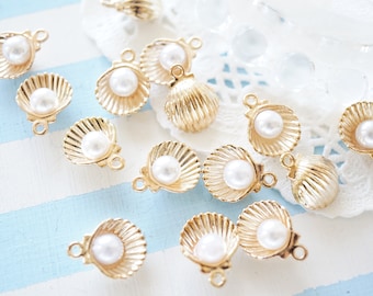 SALE 10 pcs Tiny Seashell with a Pearl Charm (13mm12mm) single shellAZ843