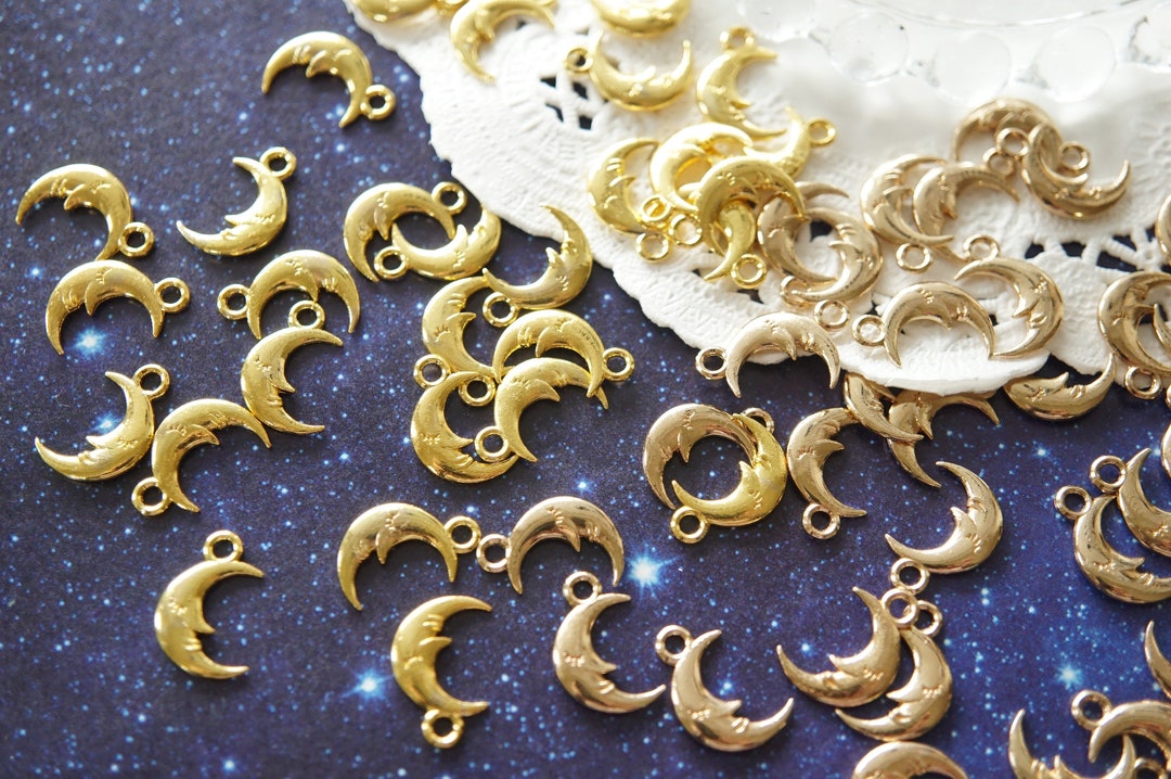 10-20 Pcs Sleeping Face Crescent Moon Charm(9mm12mm) AZ1459