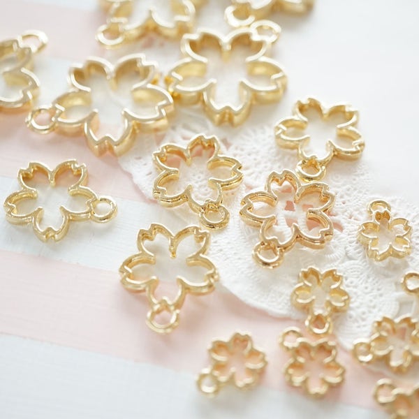 Ciondolo con castone aperto Sakura Cherry Blossom (10-25 mm) oro/anello singolo AZ486
