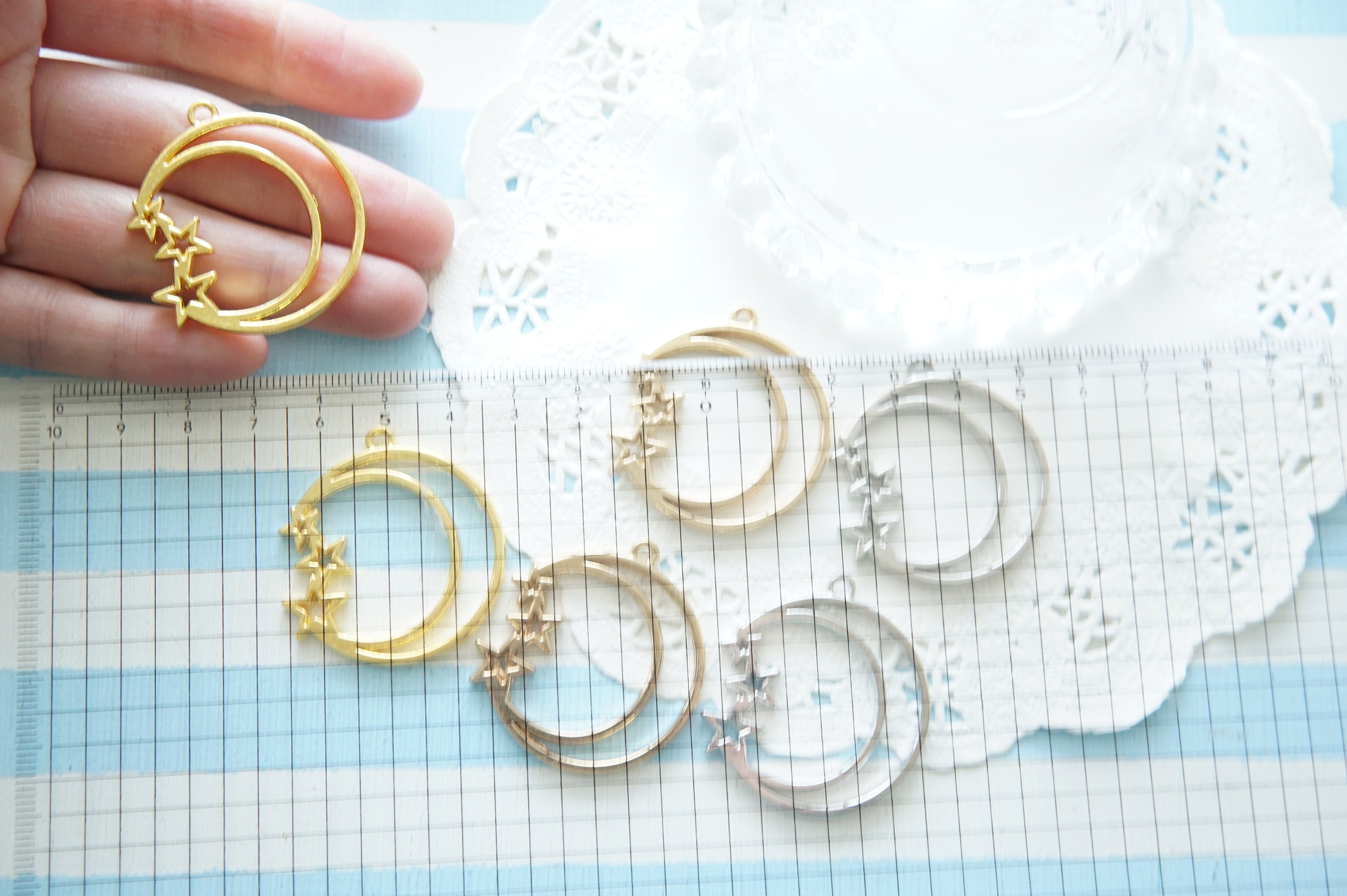 4 Pcs Open Bezel Charm /crescent Moon With Triple Stars Charm