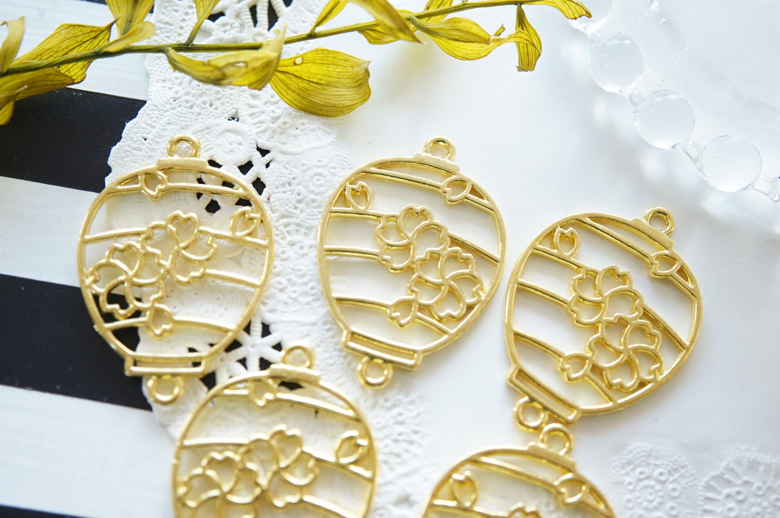 2-5pcs Open Back Bezel Charms/sakura Lantern (28mm32mm)two