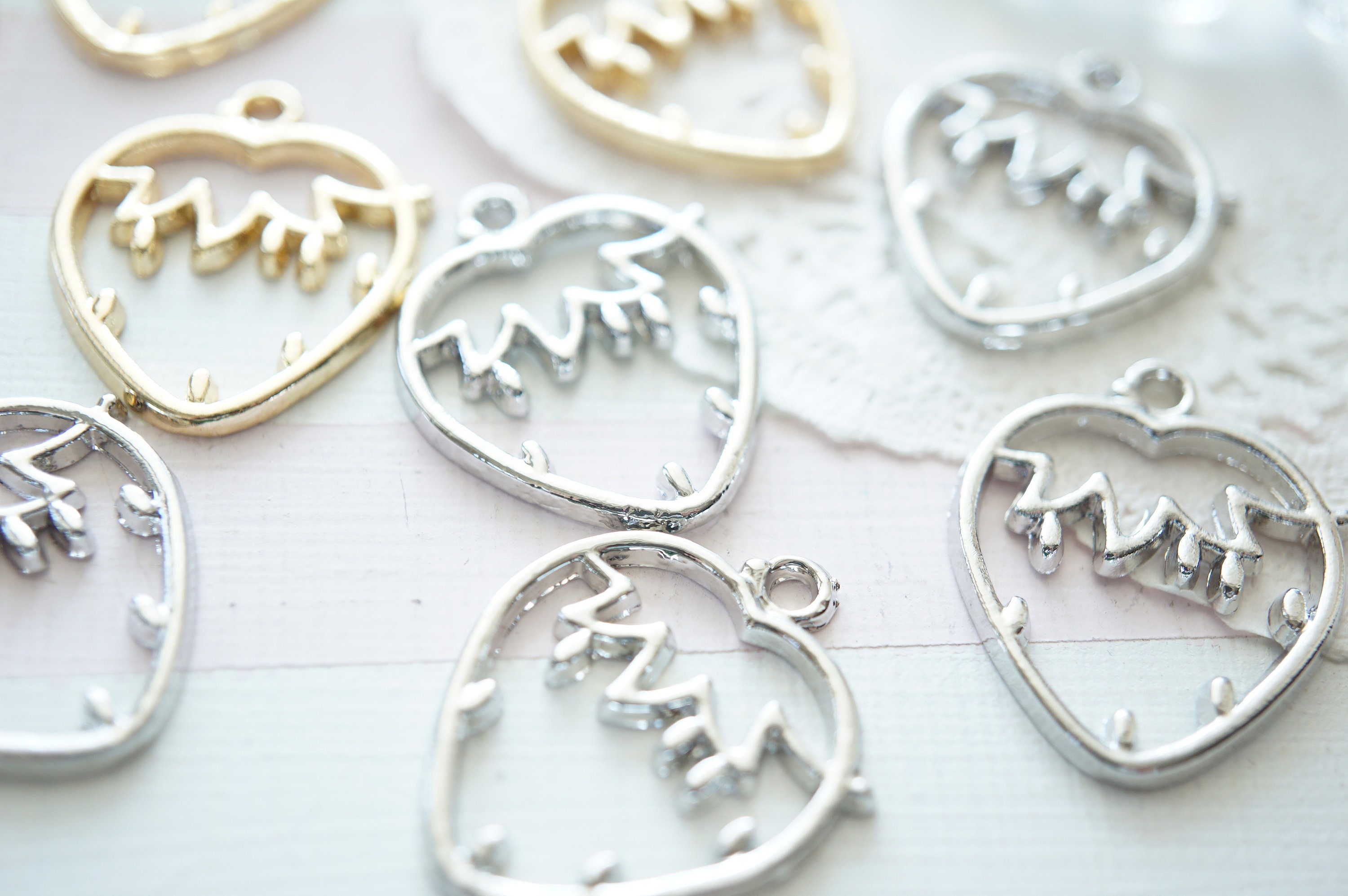 H♡ Onlyoneset//10 Pcs Open Bezel Charm /antique Brass/moon