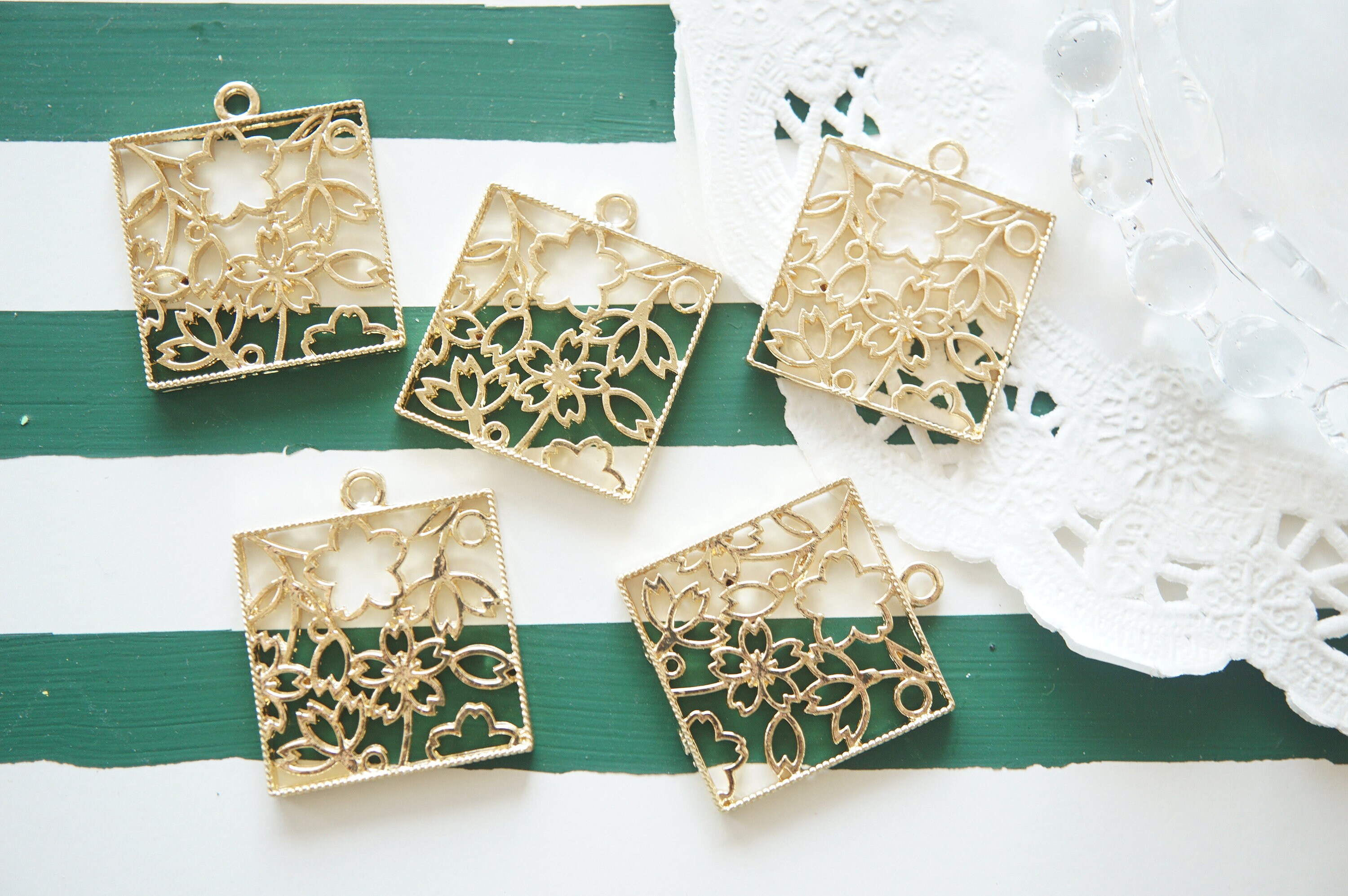 LAST//2-5 Pcs Open Bezel Charm/ Sakura Cherry Blossoms Square