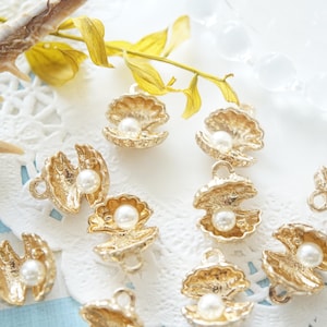10 pcs Double seashell with Pearl Charm (12mm13mm) AZ201-A