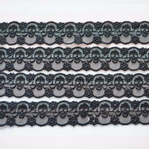 Skull Lace Trim 30mm wide Black / White image 4