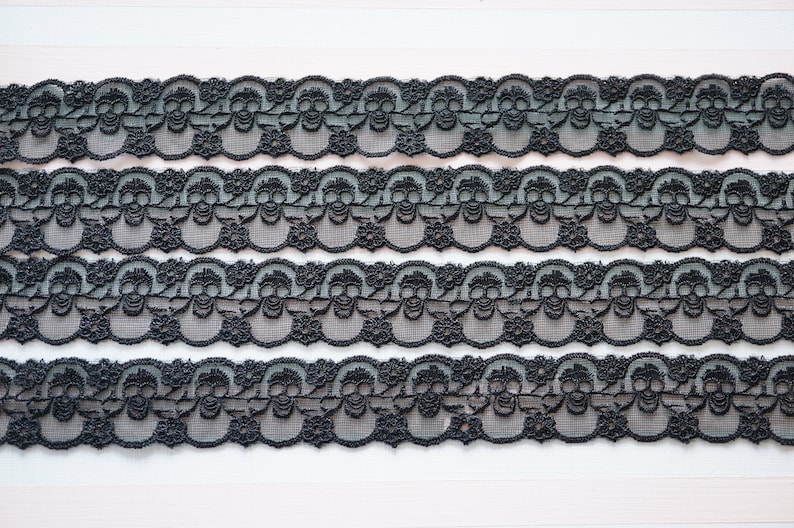 Skull Lace Trim 30mm wide Black / White image 4