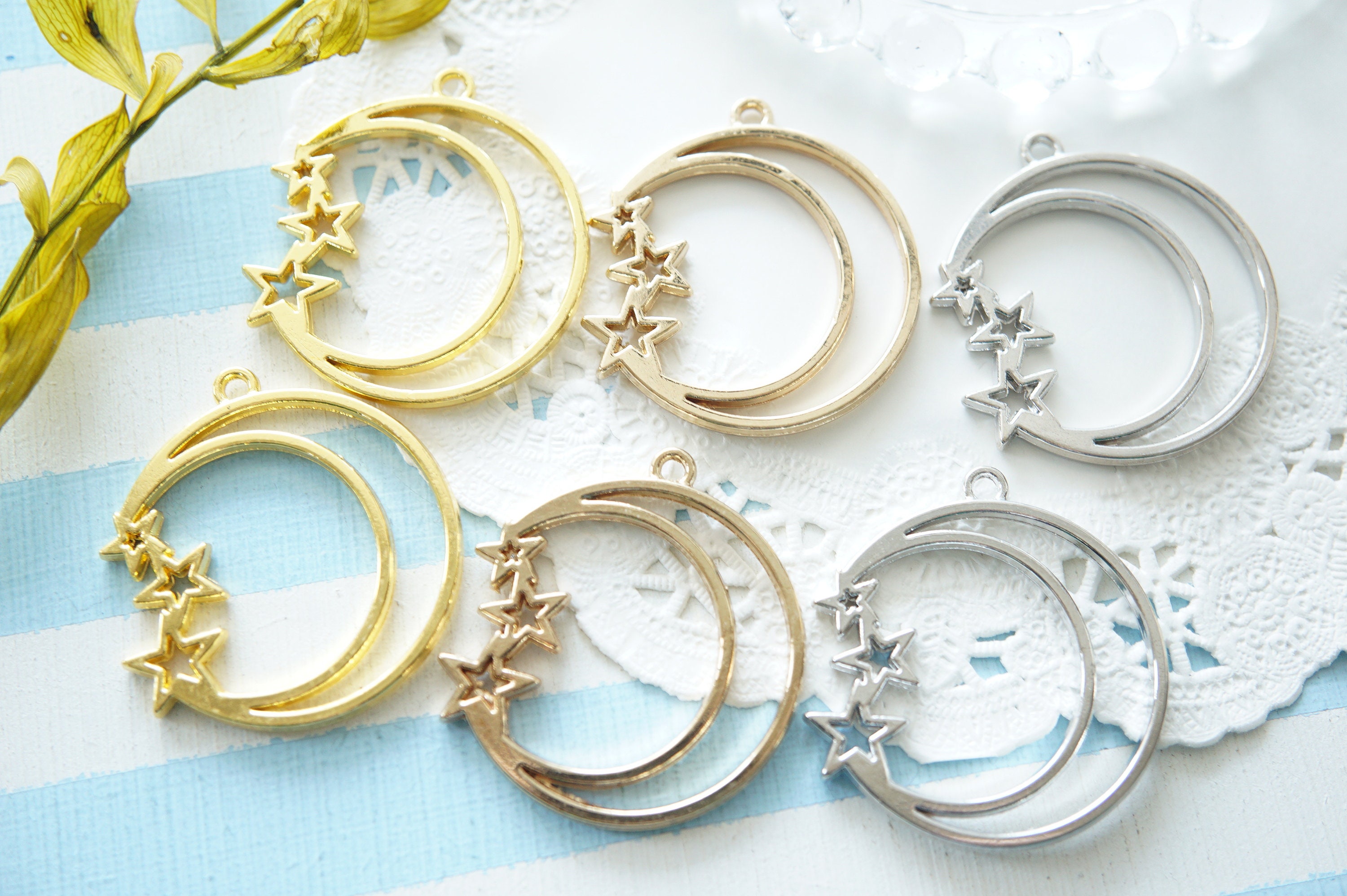 4 Pcs Open Bezel Charm /crescent Moon With Triple Stars Charm
