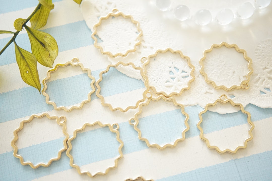 Last&norestock//10 Pcs Open Bezel Charm/ Wavy Circle (27mm