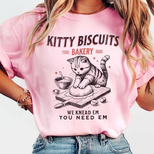 Shirt Kitty Biscuits Bakery, shirt grappige kat kneden deeg, shirt Cat Lady cadeau, shirt We Knead Em je hebt shirt nodig, shirt chef-kok kat, shirt kattenmoeder, T-shirt kattenmoeder