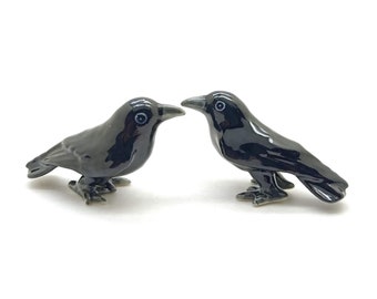 Conjunto de 2 figuras de cerámica de pájaro cuervo / estatuas de pájaro negro