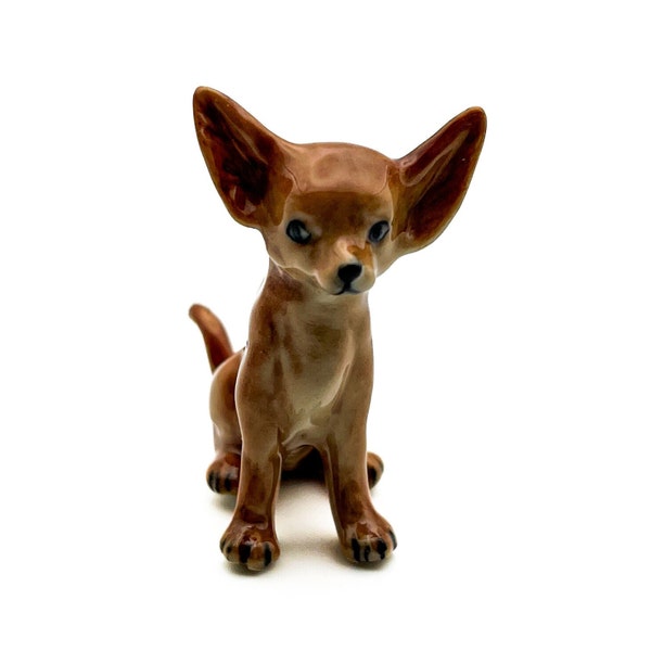 Figurine artisanale de chiot chihuahua marron en céramique miniature - objet de collection parfait pour les amateurs de chiens et les collectionneurs de figurines d'animaux miniatures