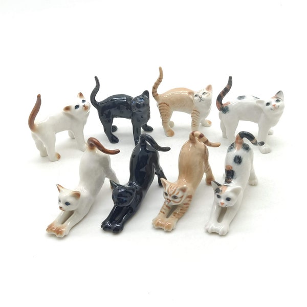 Lot de 2 figurines de chat en céramique qui s'étirent et cajolent une statue miniature