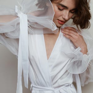 Bridesmaid white robes, luxury bridal robe, wedding morning robe, bridesmaid gift, bridal robe long, getting ready robe