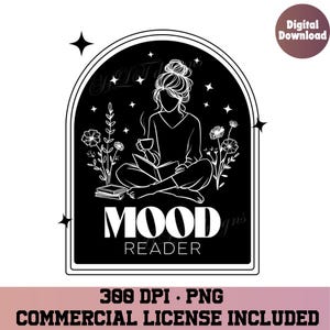 Könnte beinhalten: Schwarz-weiße digitale Grafik einer lesenden Frau mit einer Kaffeetasse, umgeben von Blumen und Sternen. Der Text "MOOD READER" steht darunter. Enthält "300 DPI • PNG" und "COMMERCIAL LICENSE INCLUDED".