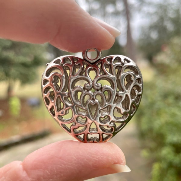 Filigree Heart pendant. Hollow, antique silver. Reversible.