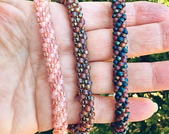 Beaded 2-Tone Bracelet Kit in 8/0 Miyuki beads. Lobster clasp & Glue.