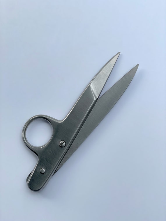 Thread trimming scissors discount