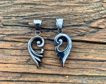 Elegant Swirl Stainless Steel Pendant. Victorian design, single pendant. Nice for Kumihimo necklaces!.