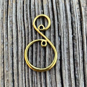 10 Brass Figure 8&#39;s. Set/10. Delicate-looking, but very sturdy. Reversible.