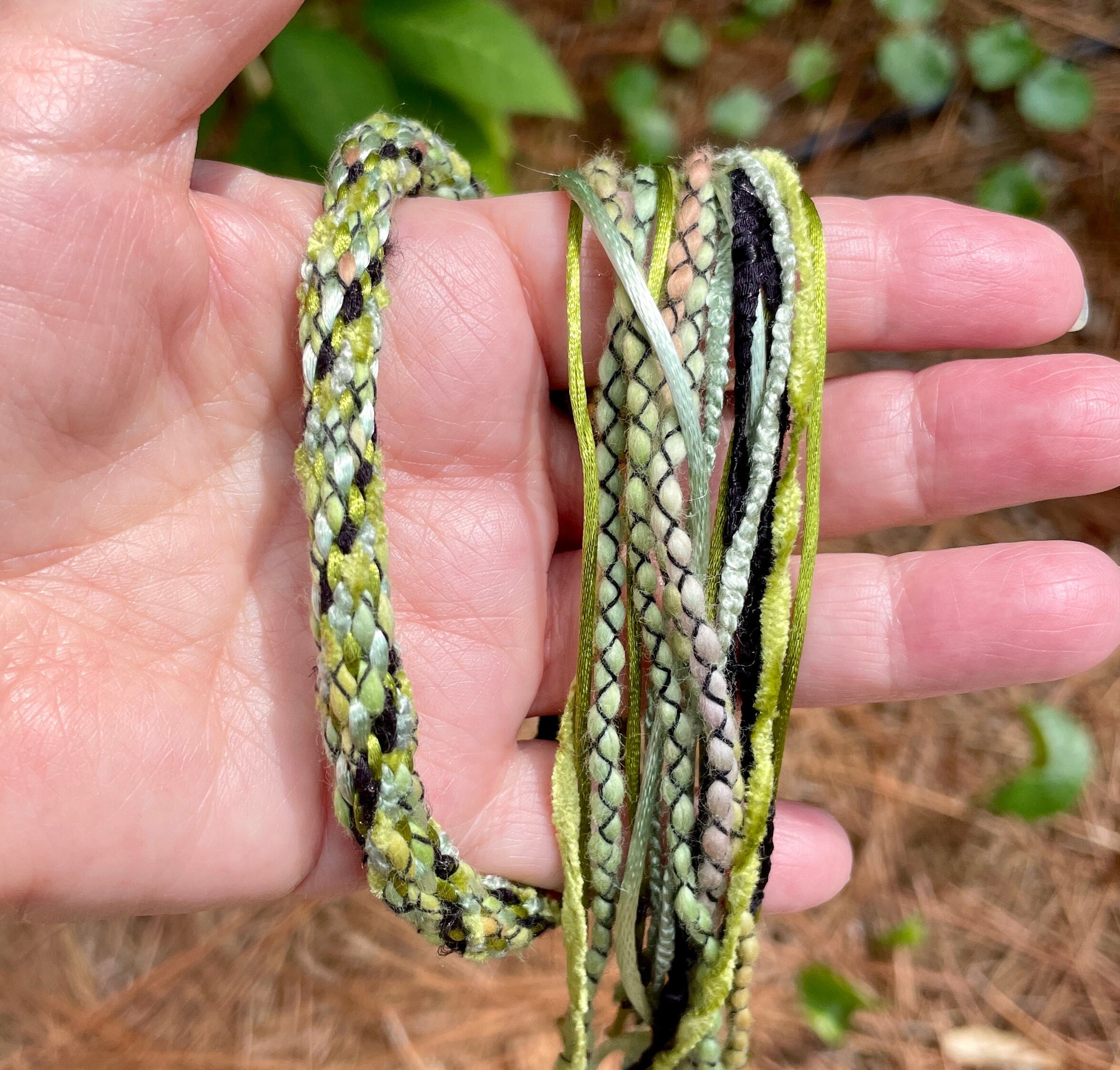 Crazy Kiwi Bracelet Kit, 16-strand Kumihimo 7.4mm Round Braid. Mix