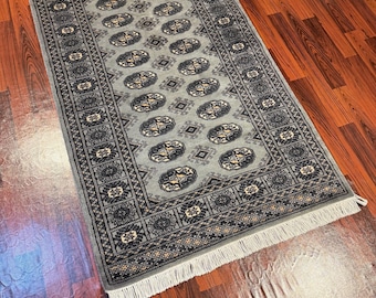 Hand-Knitted Grey Bokhara Wool Rug: Traditional Oriental Design