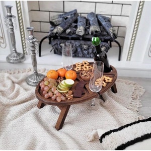 Regalos personalizados de vino, Mesa portátil de madera personalizada, Regalo para amantes del vino, Bandejas para exteriores, Muebles de patio portátiles, Tabla de charcutería para vino