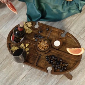Mesa de picnic portátil de madera para vino, bandeja para quesos y aperitivos al aire libre, regalo de madera para cumpleaños, bandeja de roble para vino y comida, regalo para amantes del vino.