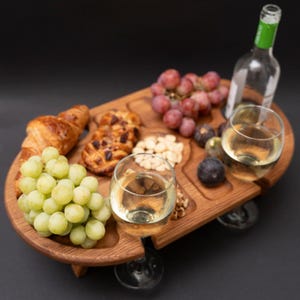 Regalos de vino personalizados hechos a mano, mesa de vino portátil con grabado personalizado para picnics, plato de quesos para exteriores, regalo para bodas, mesa de roble natural