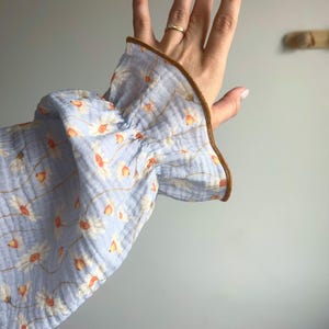 Women&#39;s Muslin Blouse with Floral Print – Light, Boho Style, Long Sleeves, Casual Spring and Summer Fashion