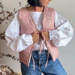 Colete de algodão acolchoado, colete de algodão estampado rosa, colete com forro em blocos de cores, forro de linho, colete feminino acolchoado de algodão com cadarço.