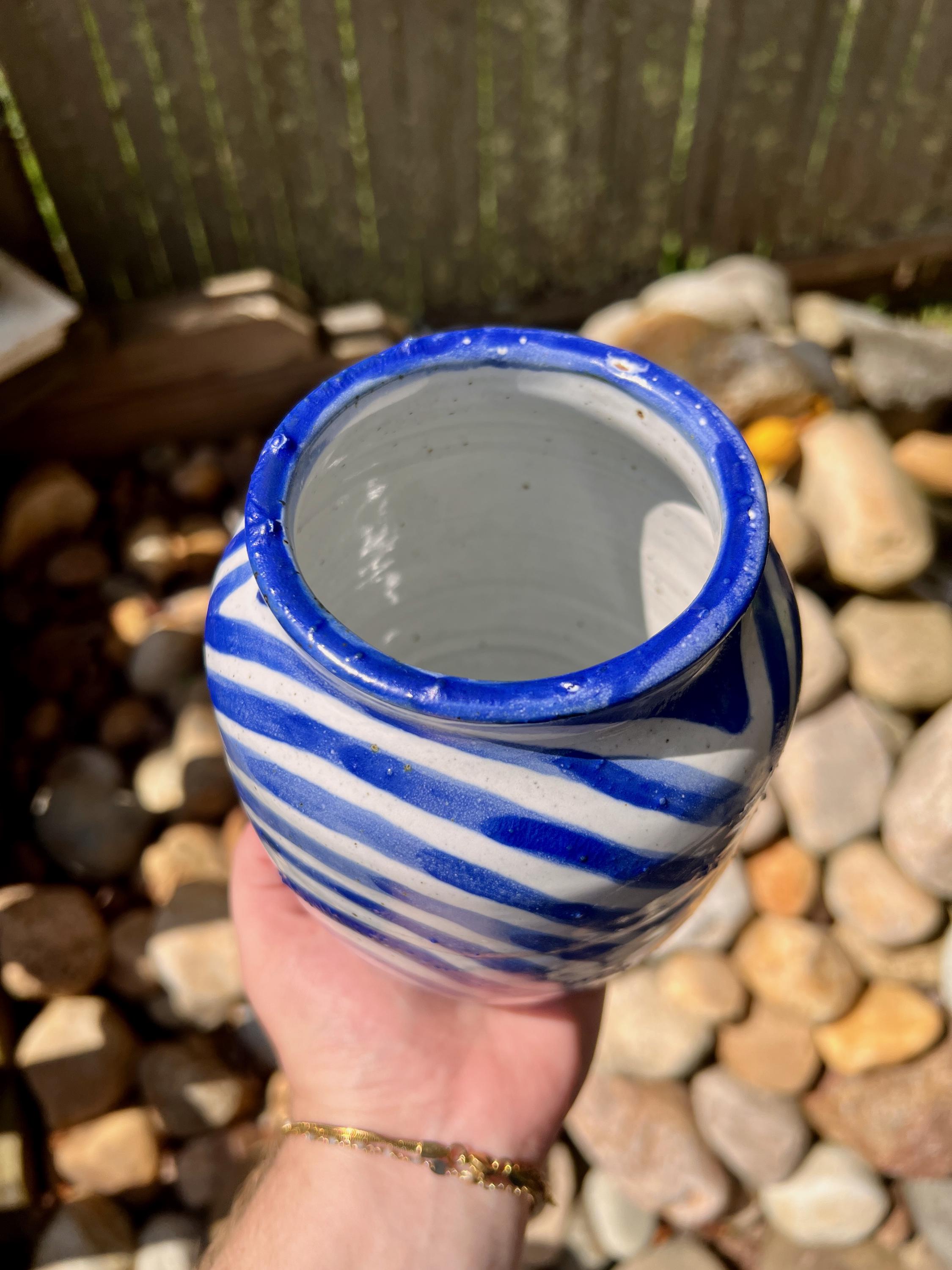 青いストライプデザインの花瓶 - Etsy 日本