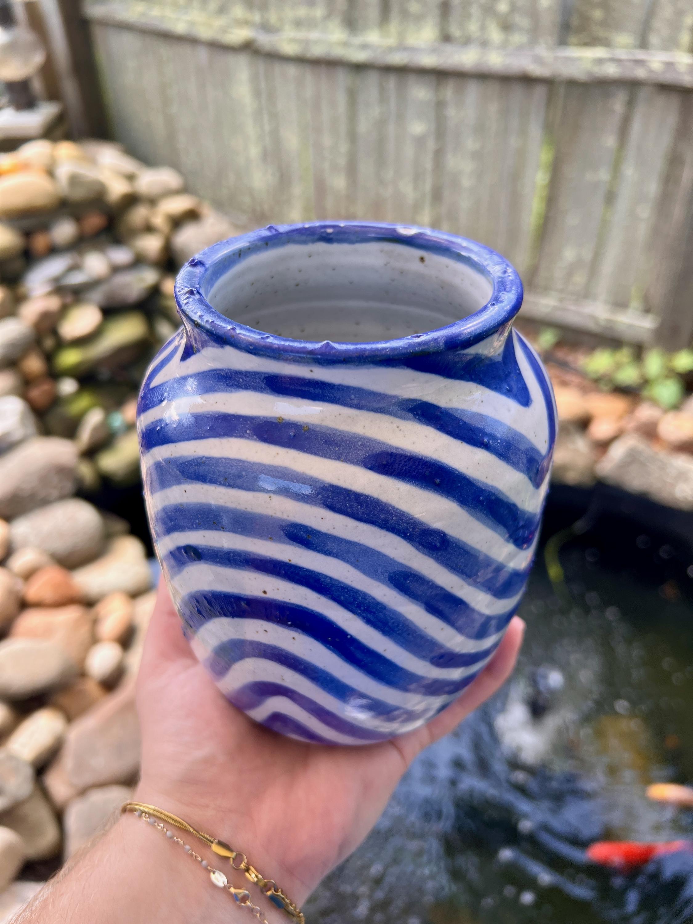 青いストライプデザインの花瓶 - Etsy 日本