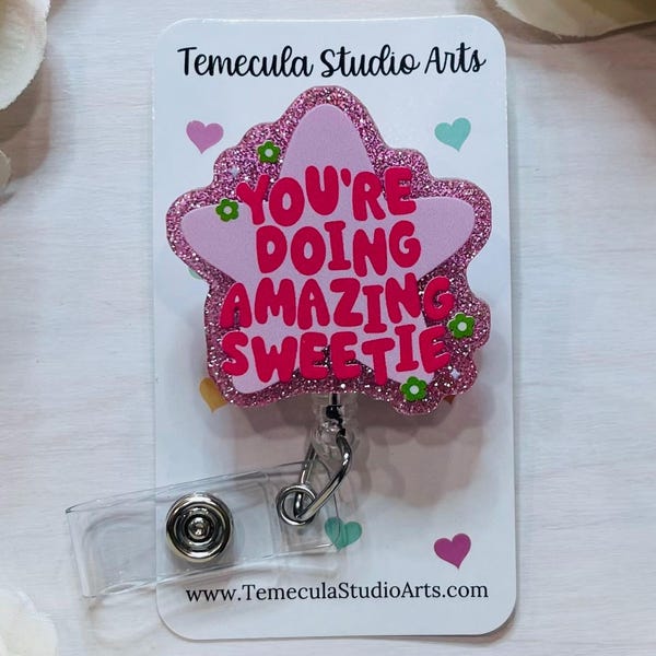 Lo estás haciendo increíble, cariño / Porta credencial de estrella rosa / Regalo para enfermeras / Regalo para estudiantes / Regalo para estudiantes de enfermería / Porta credencial / Cordón con purpurina rosa