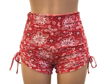 Rote Bandana Shorts - Paisley - Yoga Shorts - Plus Größe Workout - Pole - Schwimmen - Festival - SXYfitness - made in USA -