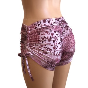 SALE Size M/L ONLY Hot Yoga Low Rise Shorts Purple Paisley Made in USA SXYfitness Bild 2