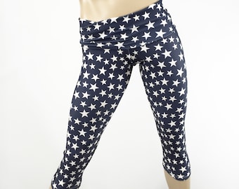 Pantaloni a stella - Pantaloni a stella blu navy - Pantaloni da yoga bianchi - Hot Yoga - Supereroe - Vita alta - Capri - SXYfitness - Prodotto negli Stati Uniti -